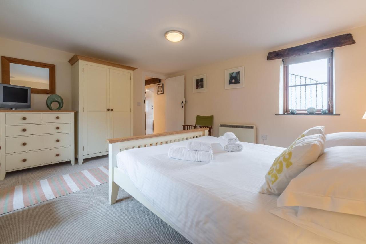 Spring Barn Villa Ползеат Екстериор снимка